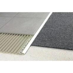 Profilé RENO-AEU AEU100 Alu Naturel Anodisé Mat 2,5m H.10mm -Construction Matériaux Magasin Photo dambiance 2 71338