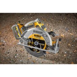 Scie Circulaire 18V Ø190mm DCS573NT XR ADVANTAGE BRUSHLESS -Construction Matériaux Magasin Photo dambiance 3 1599425